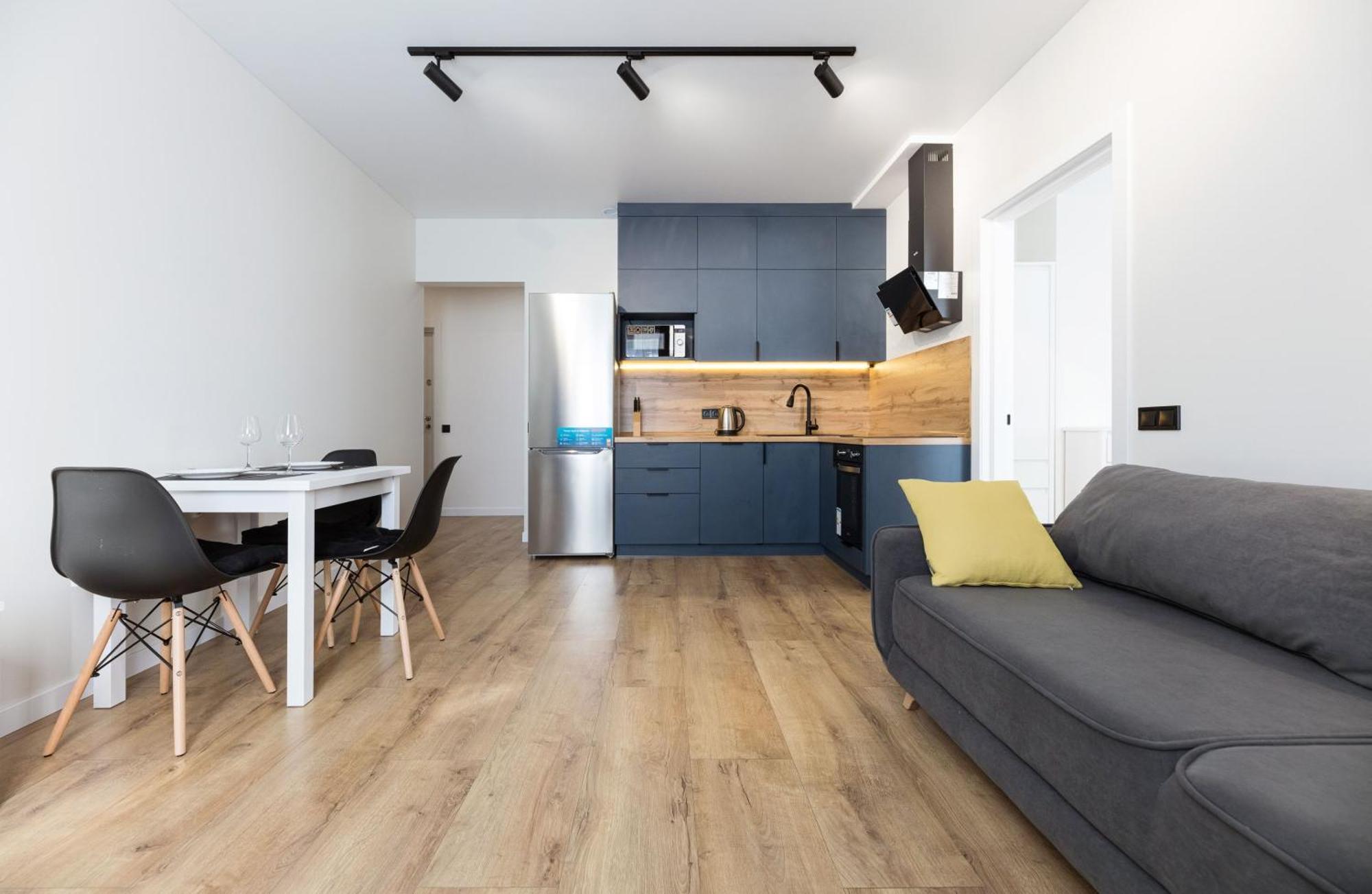 Квартири Люкс Метро Чернігівська Apartment Kyiv Exterior photo