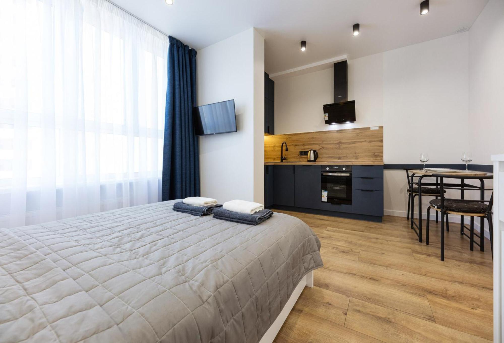 Квартири Люкс Метро Чернігівська Apartment Kyiv Exterior photo